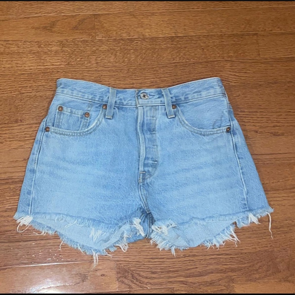 Levi’s jean shorts size 25